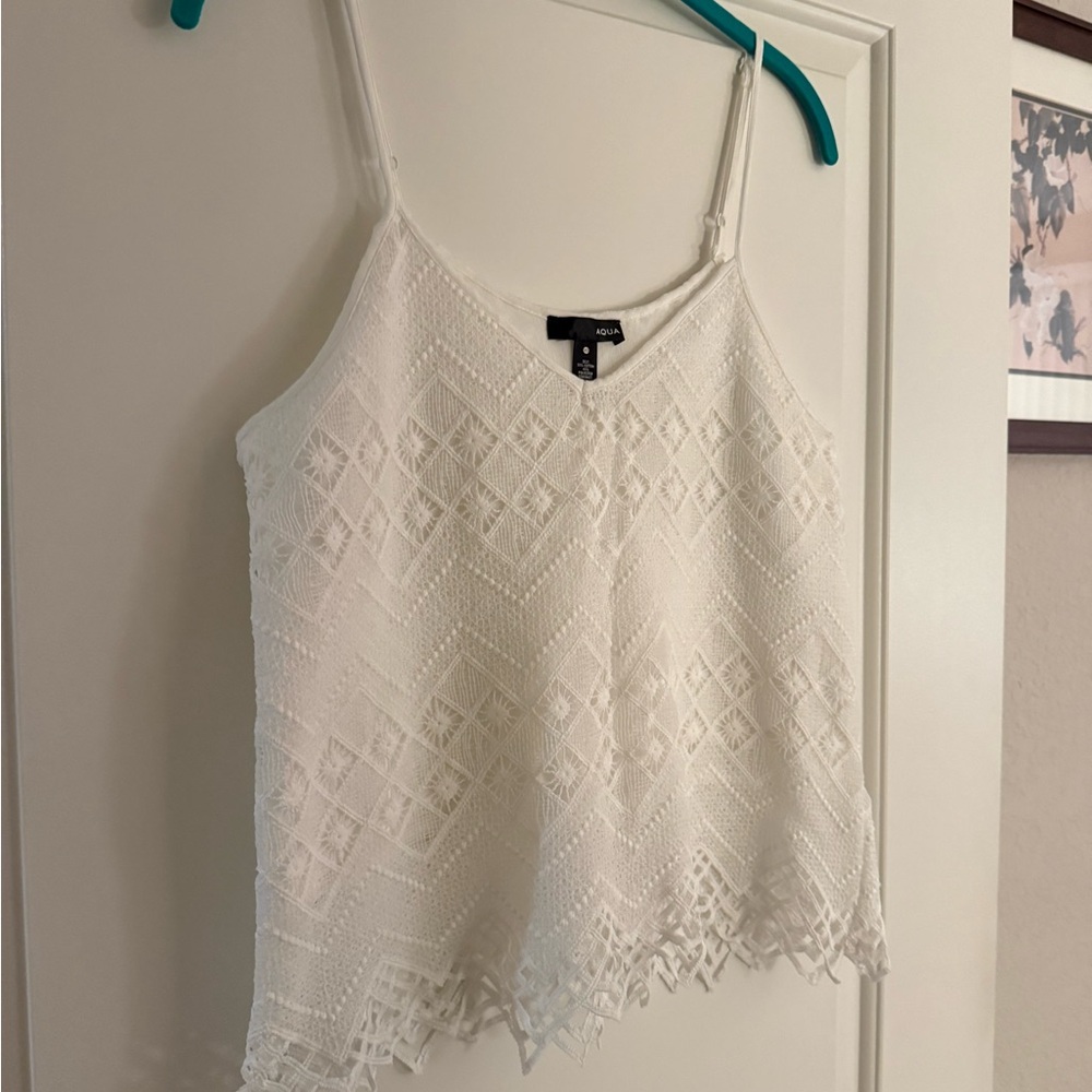 Beautiful Bloomingdales Aqua Label White Textured Camisole in XS! Like New!